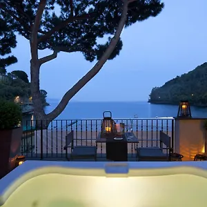 Eight Paraggi Hotell